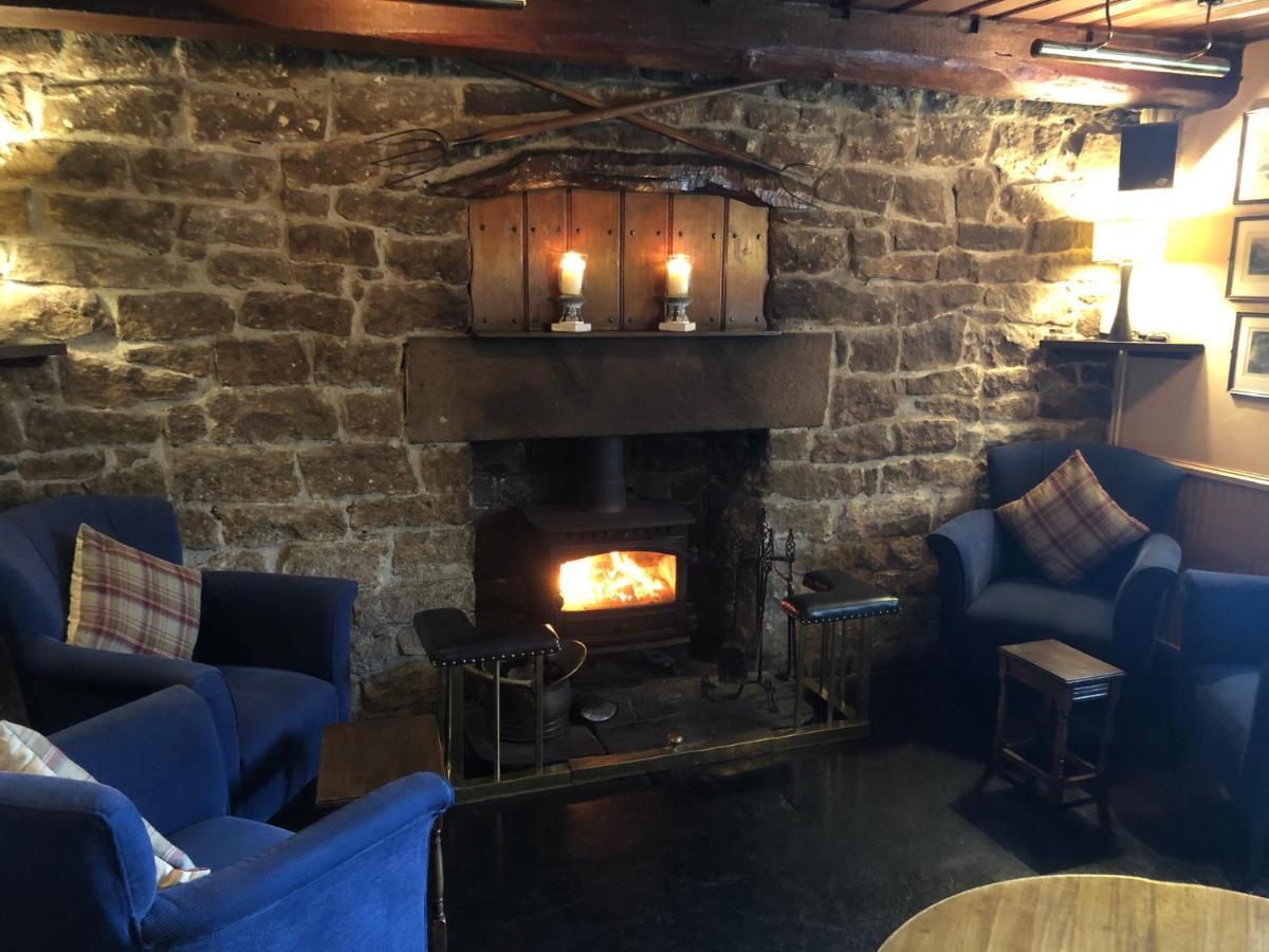The Chequers Inn Froggatt Exterior photo